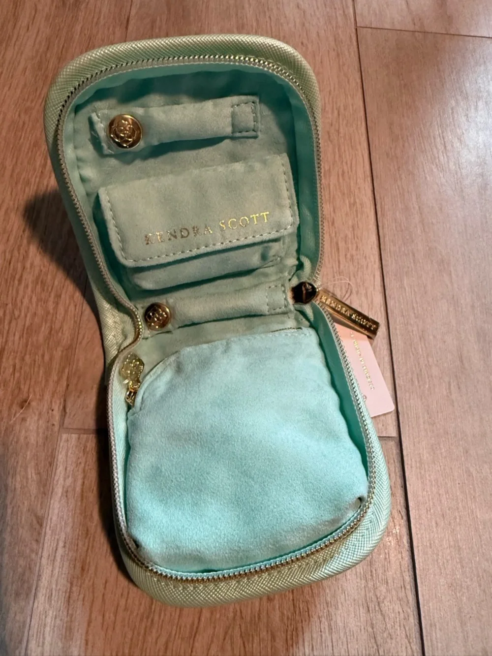 Kendra Scott compact kendra